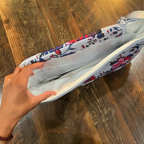 vera Bradley vineyard floral cooler - Picture 4 of 8